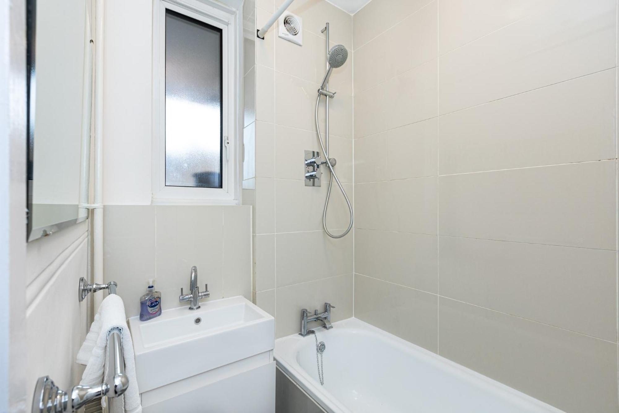 Bright Modern 1 Bedroom Flat, 5 Min To Vauxhall St Londra Esterno foto